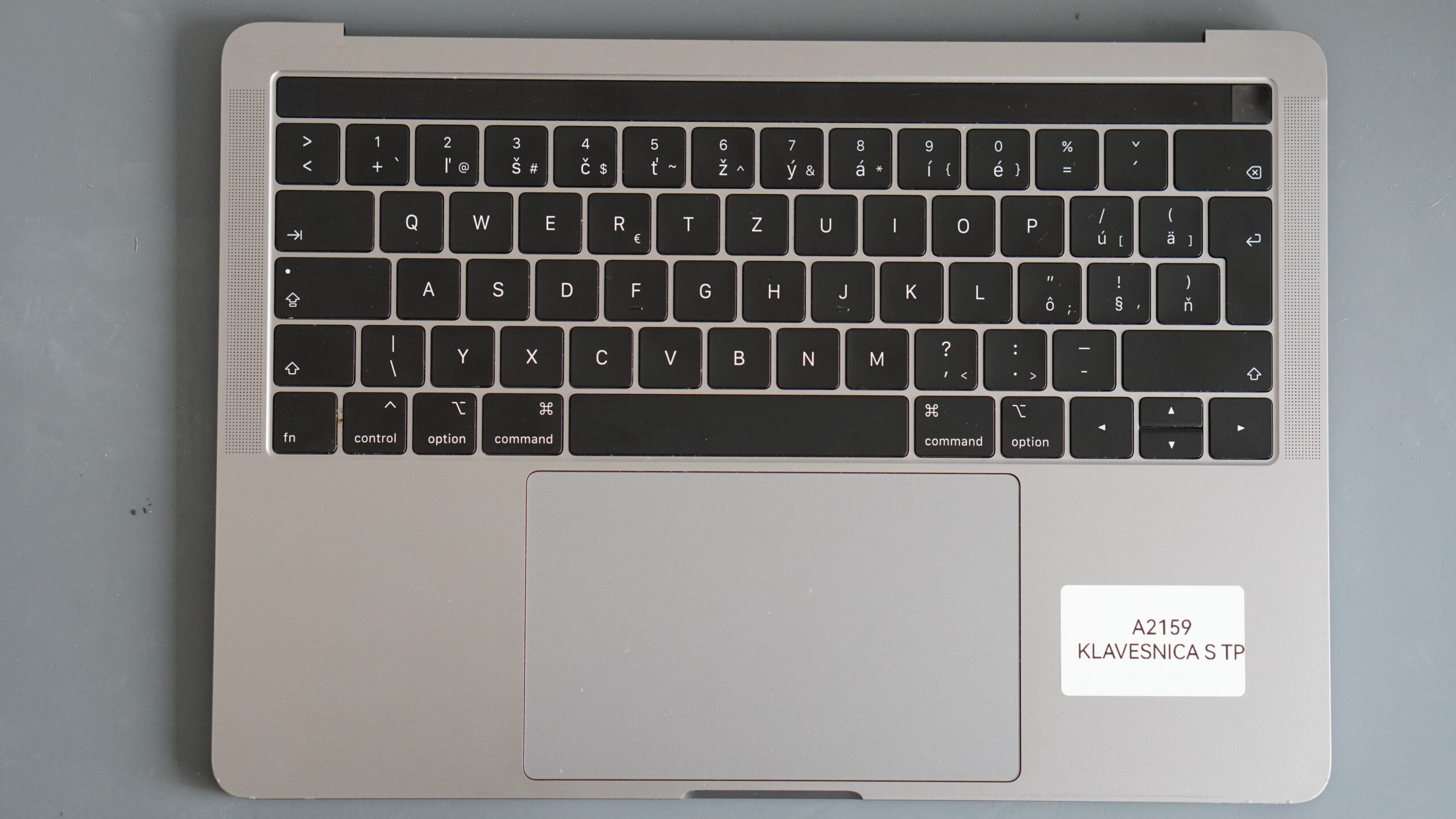 macbook pro 13″ a2159 – klávesnica + trackpad (sk/cz) macbook pro 13″ a2159 – klávesnica + trackpad (sk/cz)