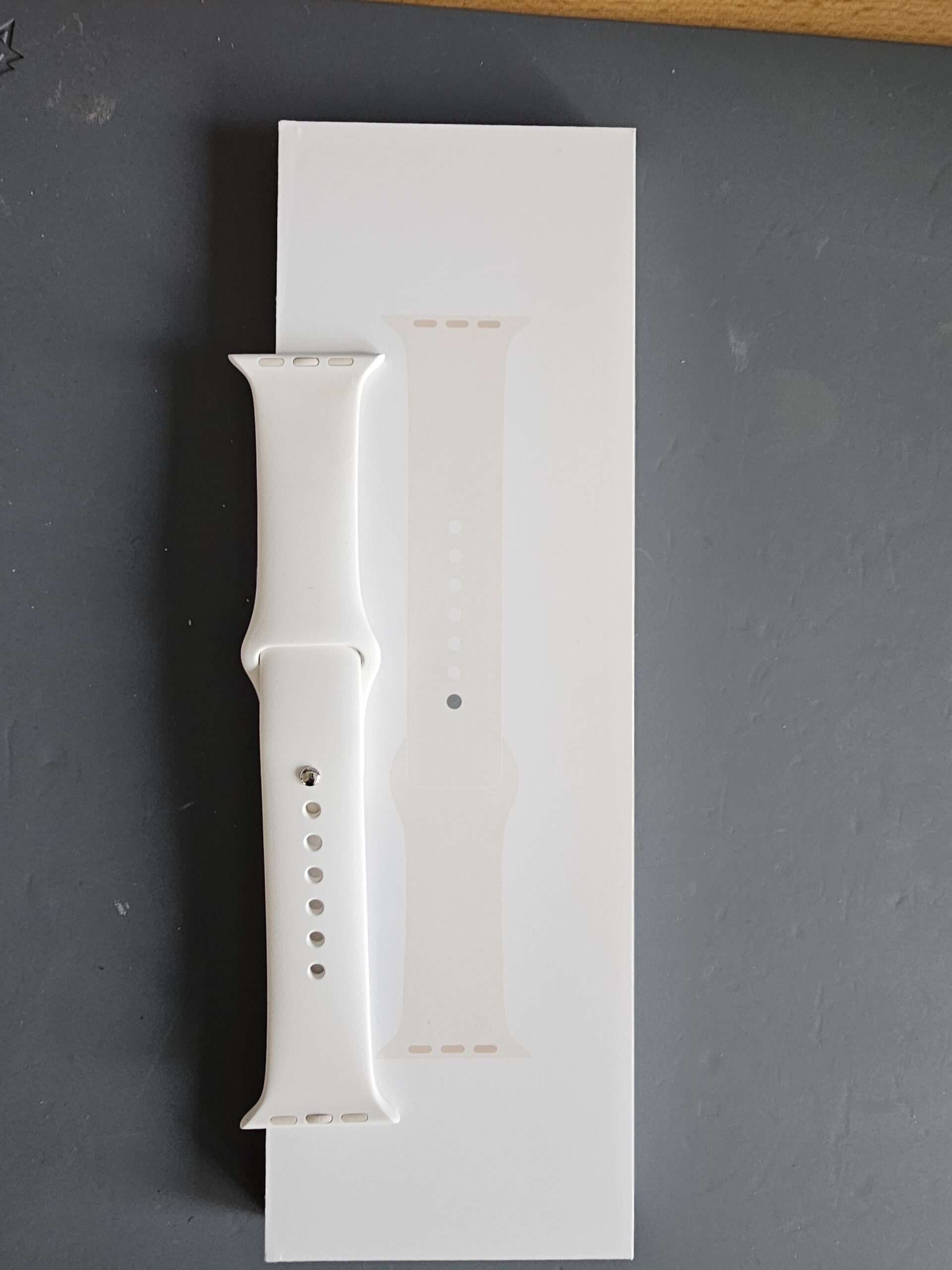 apple watch – originál športový remienok 42 mm (biely) apple watch – originál športový remienok 42 mm (biely)