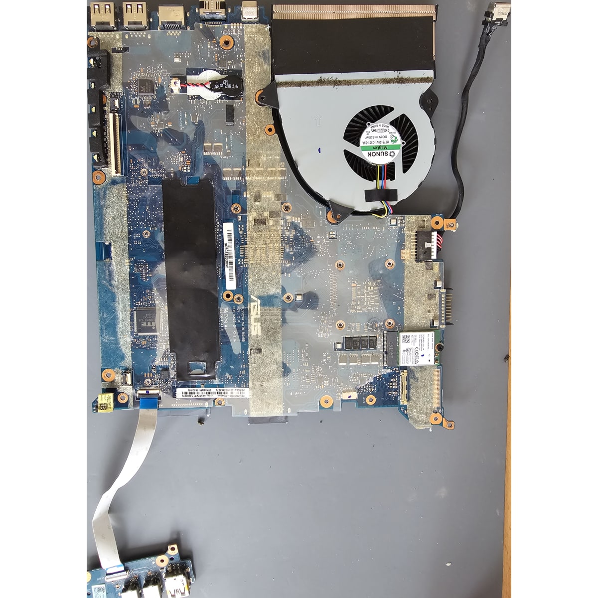 asus gl552vw základná doska – strana s ventilátorom sunon a wifi kartou ASUS GL552VW základná doska – strana s ventilátorom SUNON a WiFi kartou