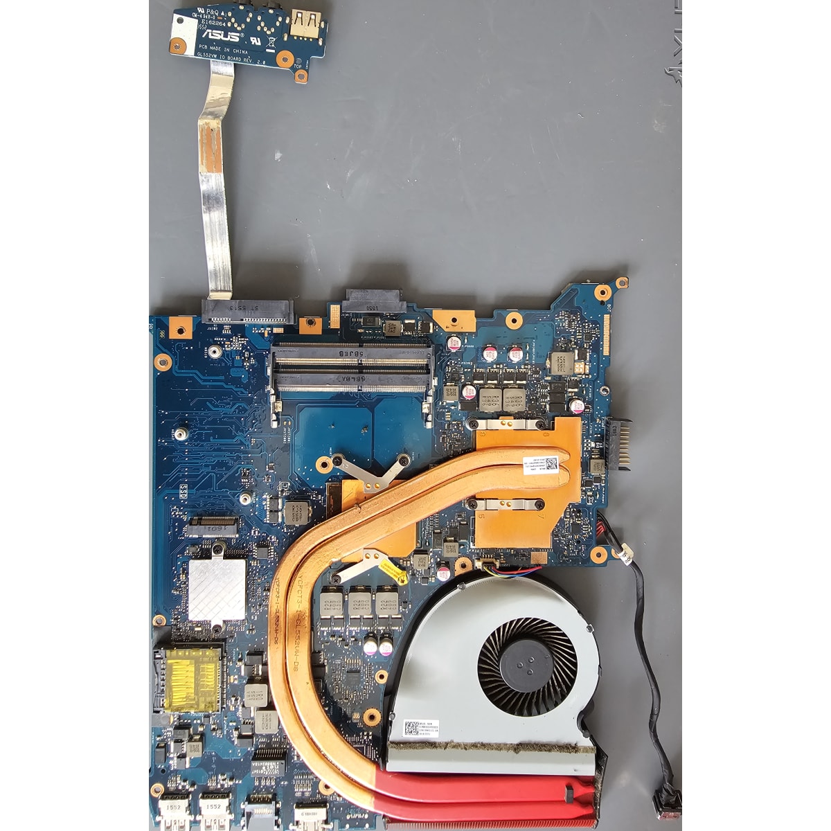 maticná doska asus rog gl552vw komplet s chladičom, ventilátorom a io doskou Maticná doska ASUS ROG GL552VW komplet s chladičom, ventilátorom a IO doskou